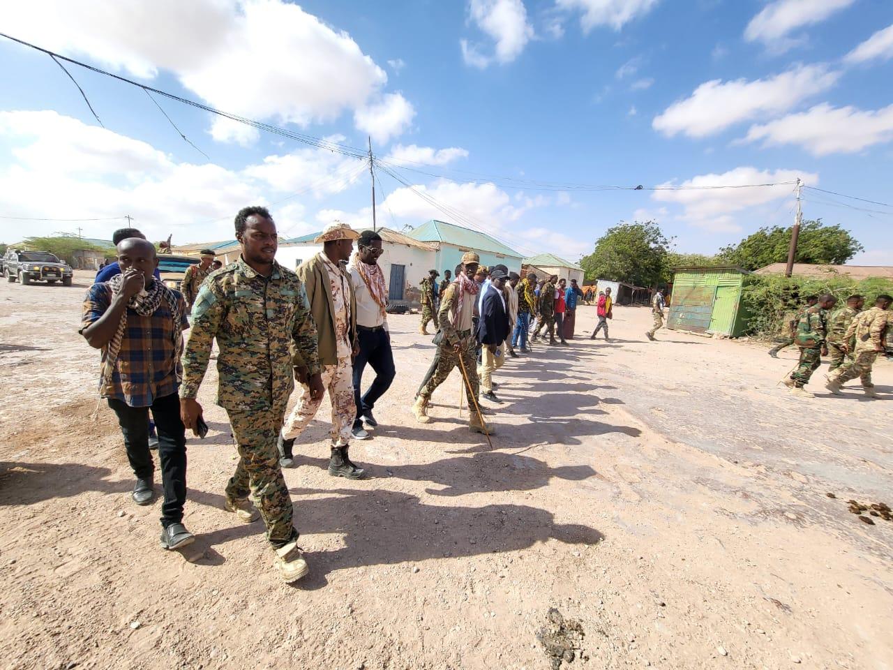 نواب في البرلمان الفيدرالي يصلون مدينة حررطيري نواب في البرلمان الفيدرالي يصلون مدينة حررطيري