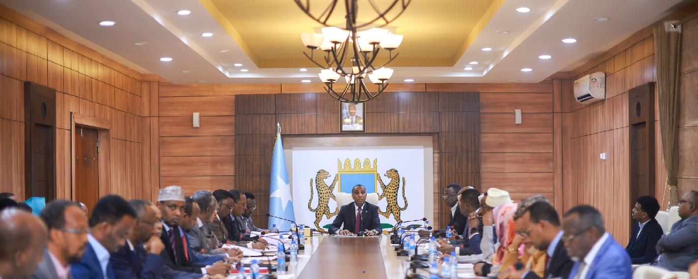 مجلس الوزراء يوافق على تعيين اللجنة المستقلة لمراجعة الدستور الانتقالي مجلس الوزراء يوافق على تعيين اللجنة المستقلة لمراجعة الدستور الانتقالي