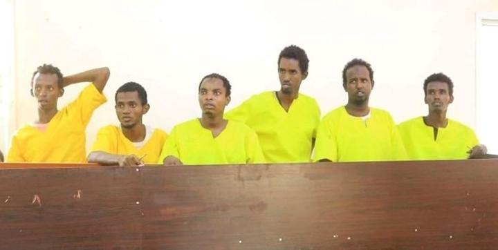 بونتلاند تعدم 19 شخصا بينهم 13عنصرا من حركة الشباب وداعش بونتلاند تعدم 19 شخصا بينهم 13عنصرا من حركة الشباب وداعش