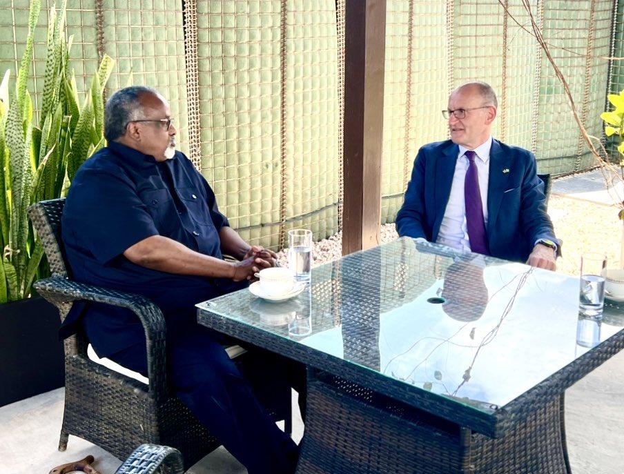 مبعوث الرئيس الصومالي للاستقرار وحماية المدنيين في مناطق القتال يلتقي سفير المملكة المتحدة الجديد مبعوث الرئيس الصومالي للاستقرار وحماية المدنيين في مناطق القتال يلتقي سفير المملكة المتحدة الجديد