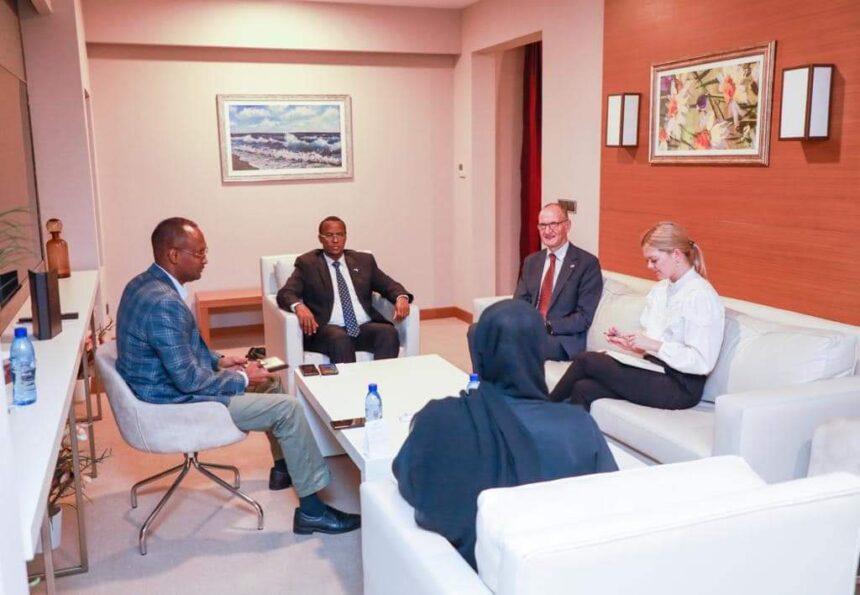 رئيس ولاية هيرشبيلى يجتمع مع السفير البريطاني رئيس ولاية هيرشبيلى يجتمع مع السفير البريطاني