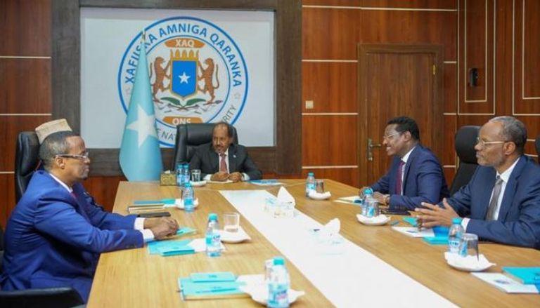 اتفاق تاريخي في الصومال لا يخلو من عقبات “إعادة السلطة للشارع” اتفاق تاريخي في الصومال لا يخلو من عقبات “إعادة السلطة للشارع”