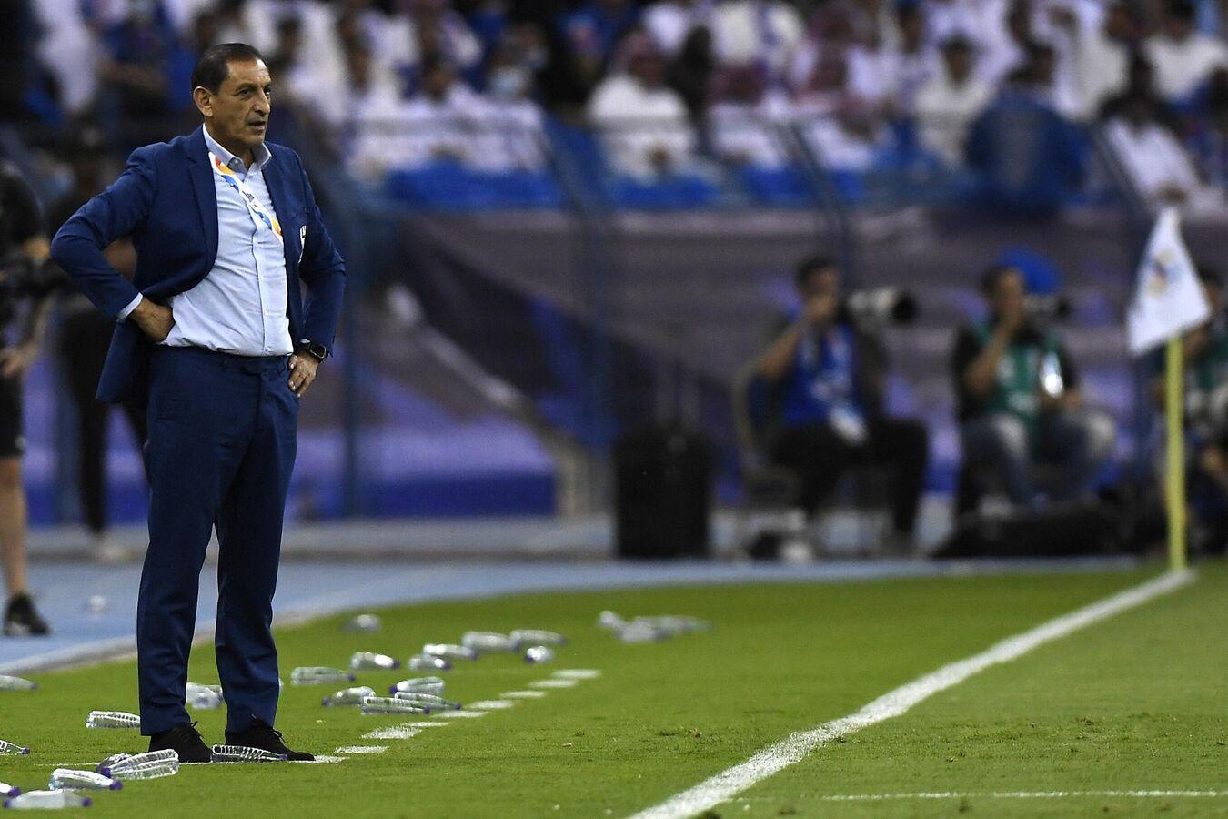 المدرب الأرجنتيني رامون دياز يتوقف عن تدريب الهلال السعودي بسبب حادث مروري المدرب الأرجنتيني رامون دياز يتوقف عن تدريب الهلال السعودي بسبب حادث مروري