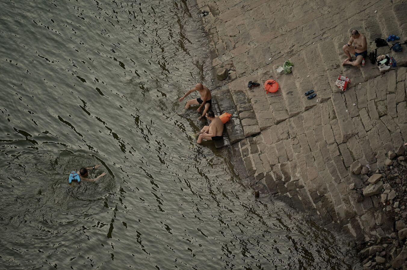 باحثون: أكثر من نصف أكبر بحيرات العالم بدأت تجف منذ 30 عاما باحثون: أكثر من نصف أكبر بحيرات العالم بدأت تجف منذ 30 عاما