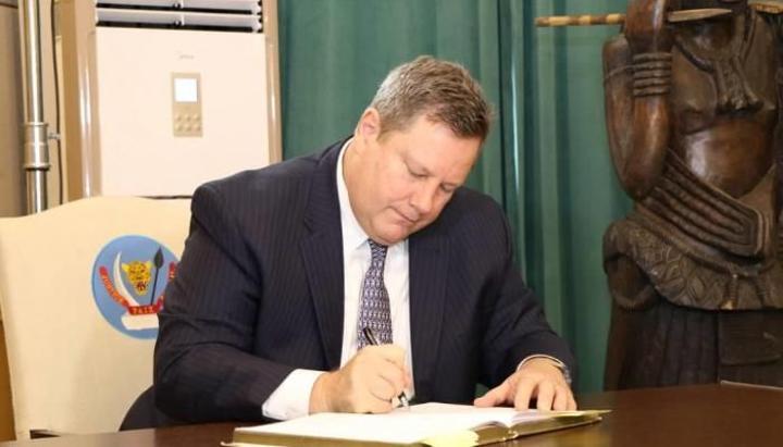 المبعوث الأمريكي للقرن الإفريقي يبحث في جيبوتي وإثيوبيا القضايا الثنائية والإقليمية المبعوث الأمريكي للقرن الإفريقي يبحث في جيبوتي وإثيوبيا القضايا الثنائية والإقليمية