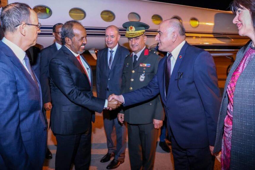 الرئيس الصومالي يصل إلى أنقرة للمشاركة في تنصيب الرئيس التركي أردغان الرئيس الصومالي يصل إلى أنقرة للمشاركة في تنصيب الرئيس التركي أردغان