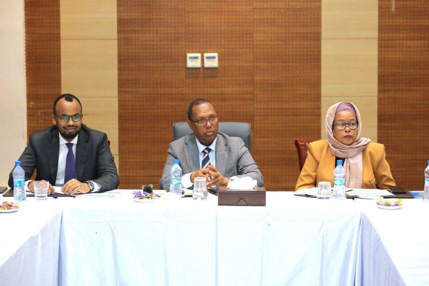 وزير المالية يفتتح مؤتمرا حول تطوير النظام المالي وزير المالية يفتتح مؤتمرا حول تطوير النظام المالي