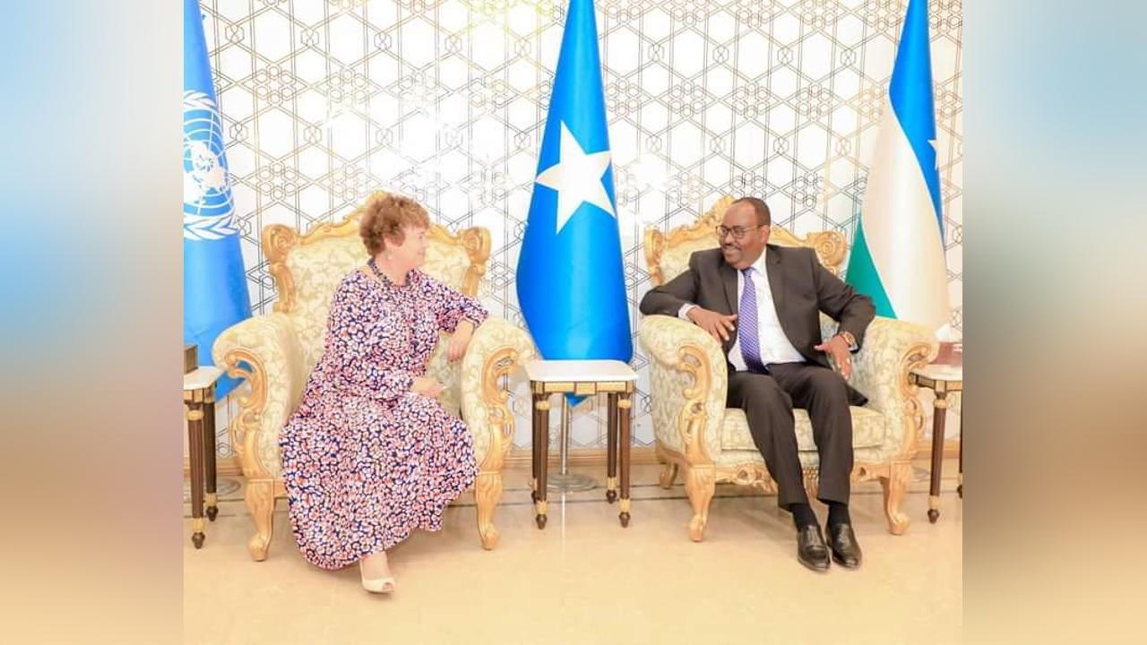 المبعوثة الجديدة للأمم المتحدة تتحدث مع رئيس ولاية بونت لاند الخلاف مع الحكومة الفيدرالية المبعوثة الجديدة للأمم المتحدة تتحدث مع رئيس ولاية بونت لاند الخلاف مع الحكومة الفيدرالية