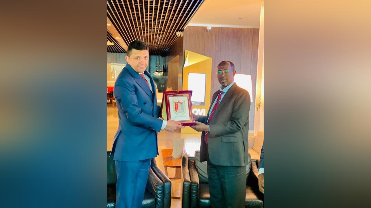 عمدة بلدية مقديشو يلتقي بنظيره في مدينة بلغراد عمدة بلدية مقديشو يلتقي بنظيره في مدينة بلغراد