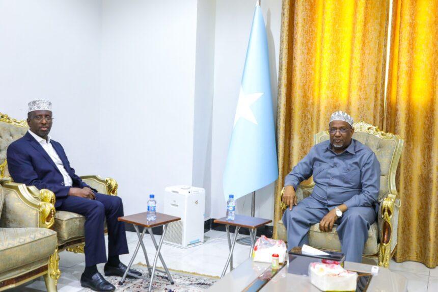 رئيس مجلس الشعب يعقد اجتماعا مع رئيس الجمهورية السابق رئيس مجلس الشعب يعقد اجتماعا مع رئيس الجمهورية السابق