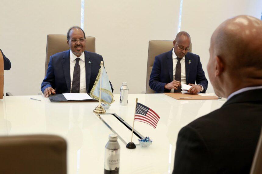 رئيس الجمهورية يلتقي وكيل وزارة الخزانة الأمريكية للإرهاب في واشنطن رئيس الجمهورية يلتقي وكيل وزارة الخزانة الأمريكية للإرهاب في واشنطن