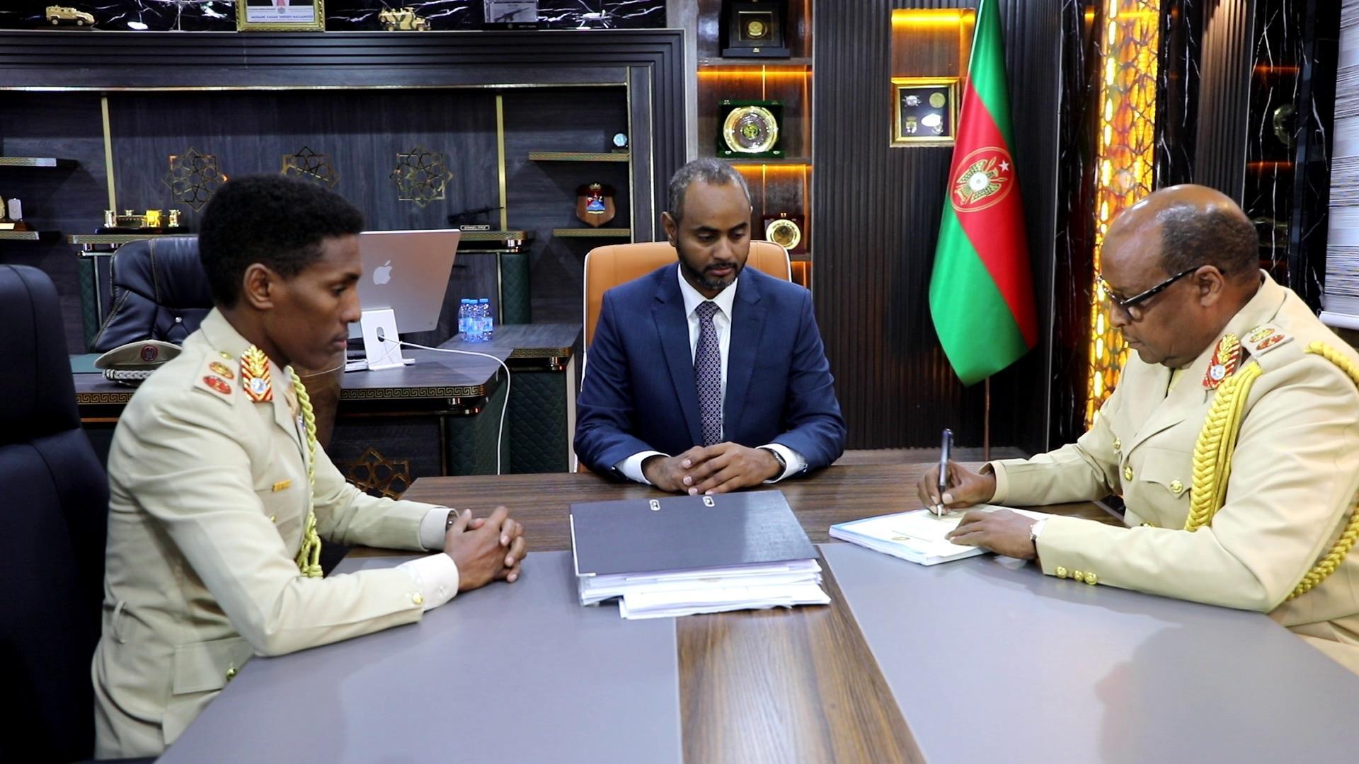 الجنرال عدو يتولى زمام قيادة الجيش الصومالي الجنرال عدو يتولى زمام قيادة الجيش الصومالي