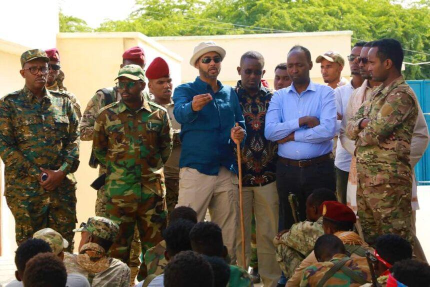 وزير الدفاع يصل مدينة براوي وزير الدفاع يصل مدينة براوي