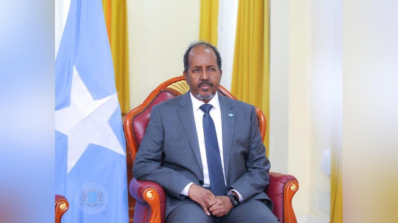 رئيس الجمهورية يجدد تحذيراته بشأن التعامل مادياً مع مليشيات الشباب رئيس الجمهورية يجدد تحذيراته بشأن التعامل مادياً مع مليشيات الشباب