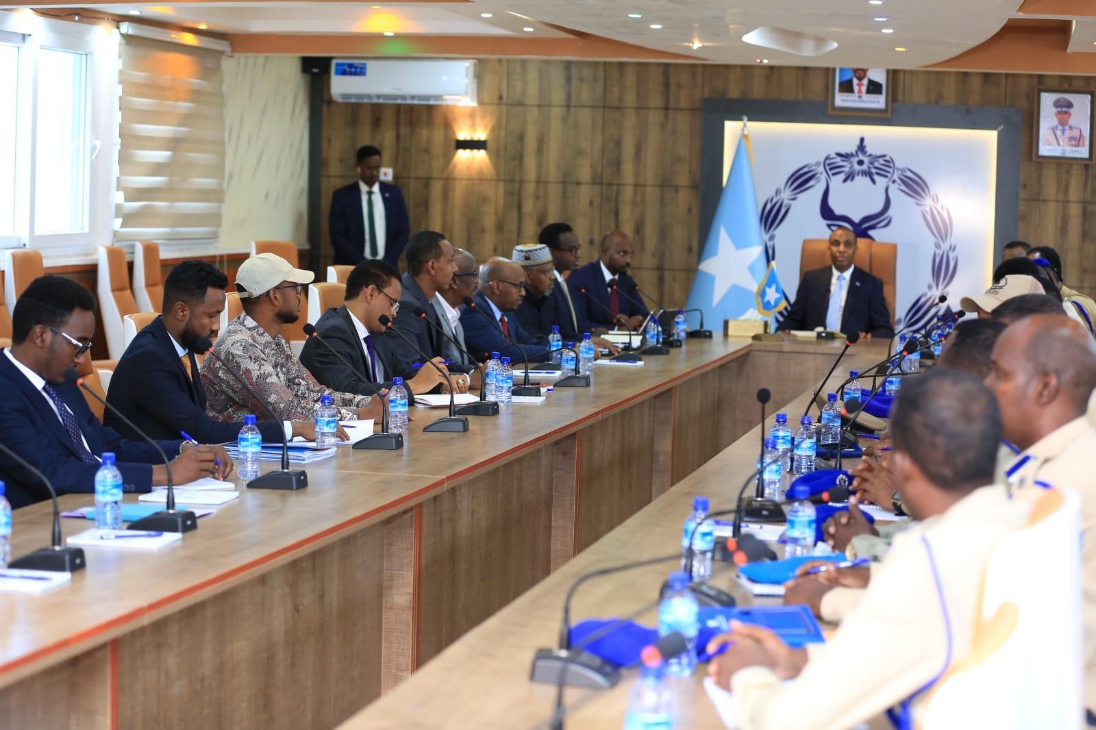 رئيس الوزراء يترأس اجتماعا يناقش تطوير القضاء في البلاد رئيس الوزراء يترأس اجتماعا يناقش تطوير القضاء في البلاد