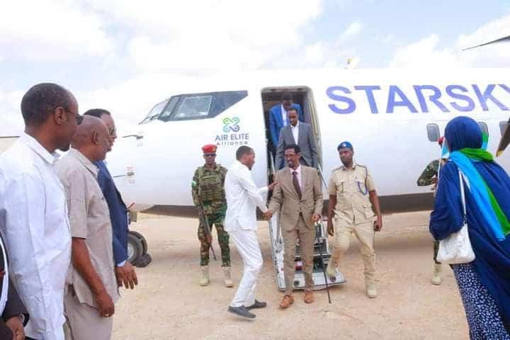 وصول نائب رئيس ولاية جوبالاند إلى إقليم غدو وصول نائب رئيس ولاية جوبالاند إلى إقليم غدو