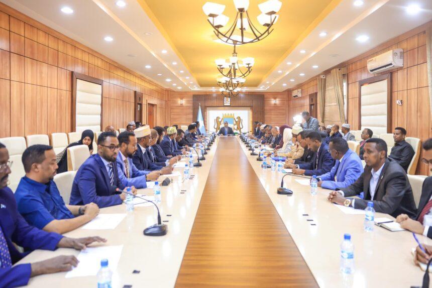 مجلس الوزراء يناقش الأمن العام في البلاد مجلس الوزراء يناقش الأمن العام في البلاد