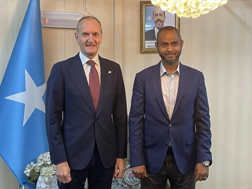 الصومال وبريطانيا يناقشان تعزيز الجهود للقضاء على تهديد حركة الشباب الصومال وبريطانيا يناقشان تعزيز الجهود للقضاء على تهديد حركة الشباب