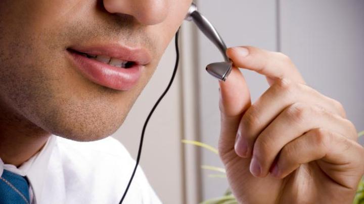 عمليات الاحتيال عبر استنساخ الصوت بالذكاء الاصطناعي تثير قلقاً متزايداً عمليات الاحتيال عبر استنساخ الصوت بالذكاء الاصطناعي تثير قلقاً متزايداً