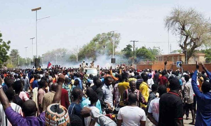 عدوى الانقلابات تُحاصر «القارة السمراء» والمصير الأسود يبدو قدراً! عدوى الانقلابات تُحاصر «القارة السمراء» والمصير الأسود يبدو قدراً!