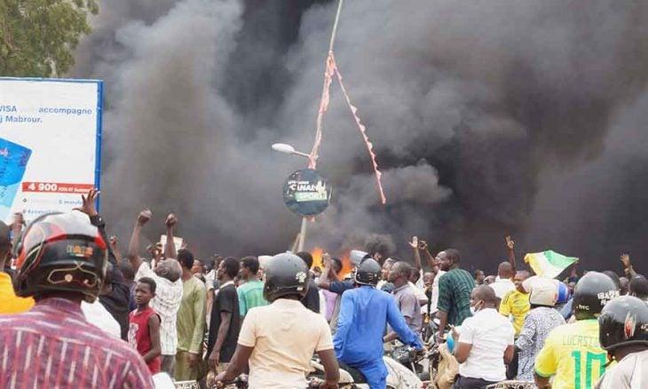 أفريقيا والقوى العظمى.. انقلابات وطرائف سوريالية أفريقيا والقوى العظمى.. انقلابات وطرائف سوريالية