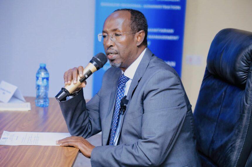 محافظ بنادر يوجه تحذير شديد اللهجة للشخصيات التي تنهب المساعدات الإغاثية محافظ بنادر يوجه تحذير شديد اللهجة للشخصيات التي تنهب المساعدات الإغاثية