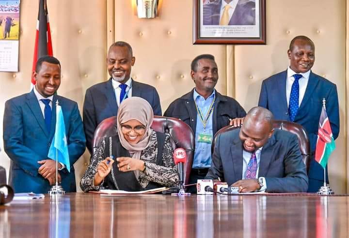 الصومال وكينيا يوقعان اتفاق تعاون في قطاع النقل الجوي الصومال وكينيا يوقعان اتفاق تعاون في قطاع النقل الجوي
