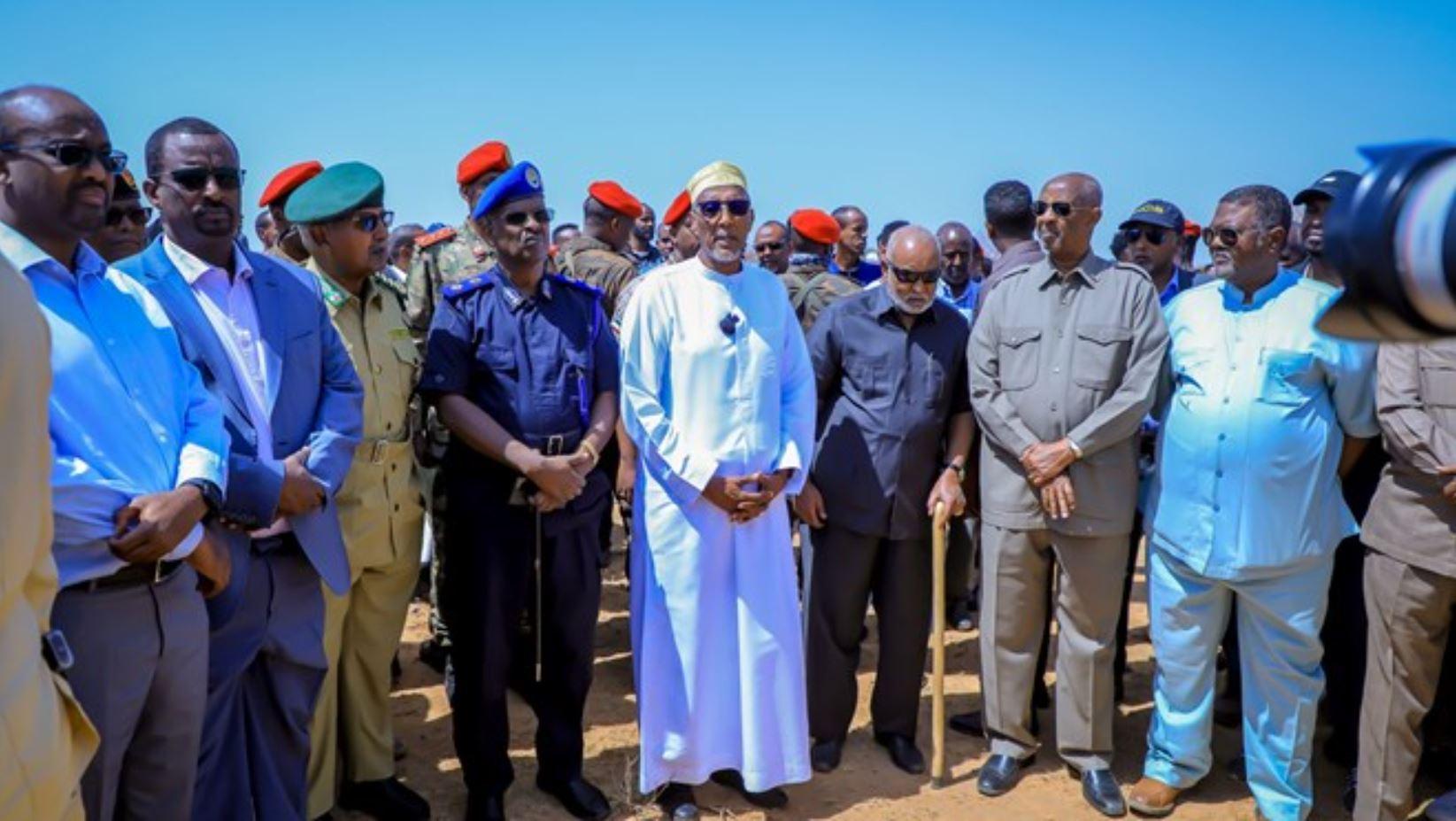 رئيس أرض الصومال يطالب بمحاكمة قتلة 9 من عناصر الشرطة رئيس أرض الصومال يطالب بمحاكمة قتلة 9 من عناصر الشرطة