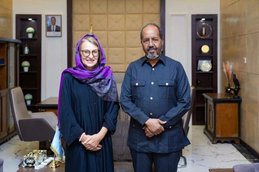 رئيس الجمهورية يودع سفيرة الاتحاد الأوروبي بمناسبة انتهاء فترة عملها في البلاد رئيس الجمهورية يودع سفيرة الاتحاد الأوروبي بمناسبة انتهاء فترة عملها في البلاد