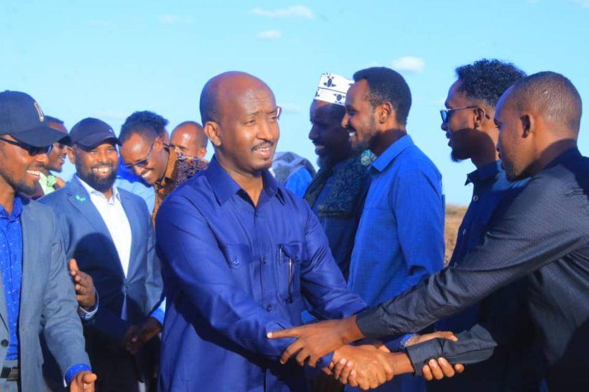 وزير الثروة السمكية يصل مدينة حيرالي لتعزيز جهود مكافحة الإرهاب وزير الثروة السمكية يصل مدينة حيرالي لتعزيز جهود مكافحة الإرهاب