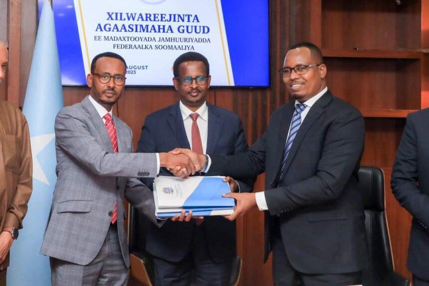 المدير الجديد للقصر الرئاسي يتسلم مهام منصبه رسميا المدير الجديد للقصر الرئاسي يتسلم مهام منصبه رسميا