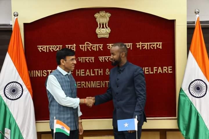 نائب وزير الصحة يلتقي وزير الصحة الهندي نائب وزير الصحة يلتقي وزير الصحة الهندي