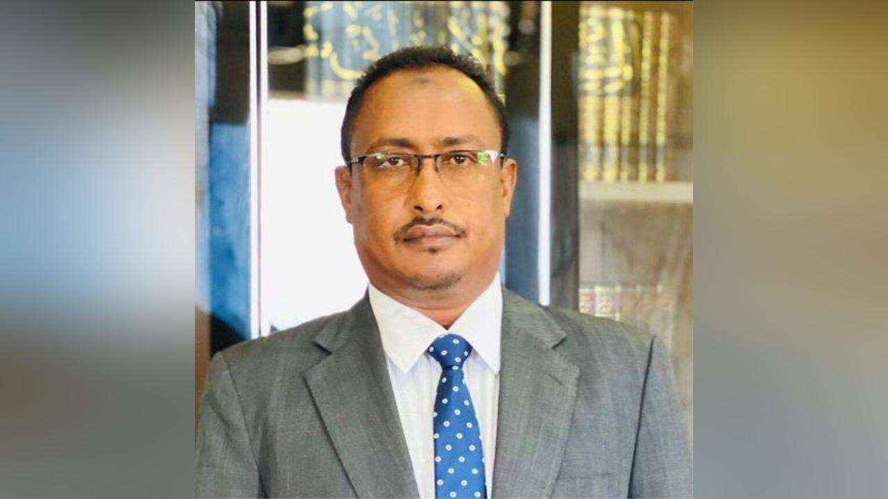 محافظ بنادر السابق مونغاب يشيد بانتصارات الجيش ضد الإرهاب محافظ بنادر السابق مونغاب يشيد بانتصارات الجيش ضد الإرهاب