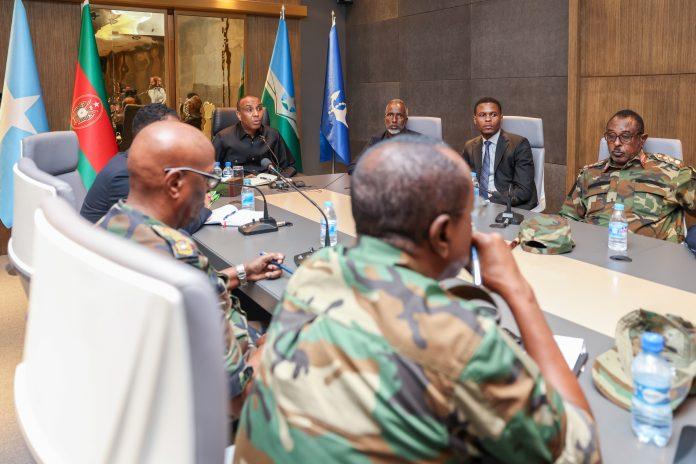 رئيس الوزراء يتفقد مقر وزارة الدفاع الصومالية رئيس الوزراء يتفقد مقر وزارة الدفاع الصومالية