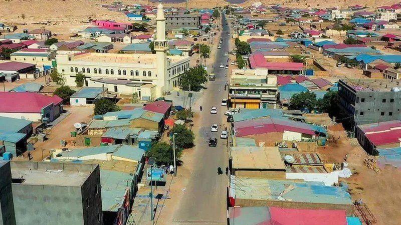 عودة آلاف العائلات إلى مدينة لاسعانود عودة آلاف العائلات إلى مدينة لاسعانود