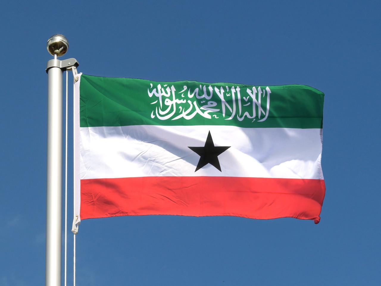 أرض الصومال تقول بأن ضابطا من حركة الشباب يقود مئات من المقاتلين وصل لاسعانود أرض الصومال تقول بأن ضابطا من حركة الشباب يقود مئات من المقاتلين وصل لاسعانود