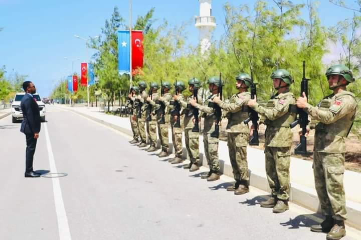 وزير الدولة بوزارة الدفاع يختتم دورة عسكرية لأفراد من الجيش وزير الدولة بوزارة الدفاع يختتم دورة عسكرية لأفراد من الجيش