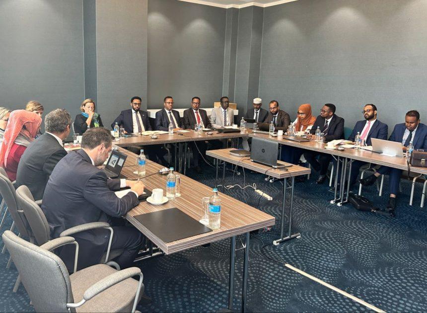 وزير المالية يترأس اجتماعا حول الإصلاح المالي وزير المالية يترأس اجتماعا حول الإصلاح المالي