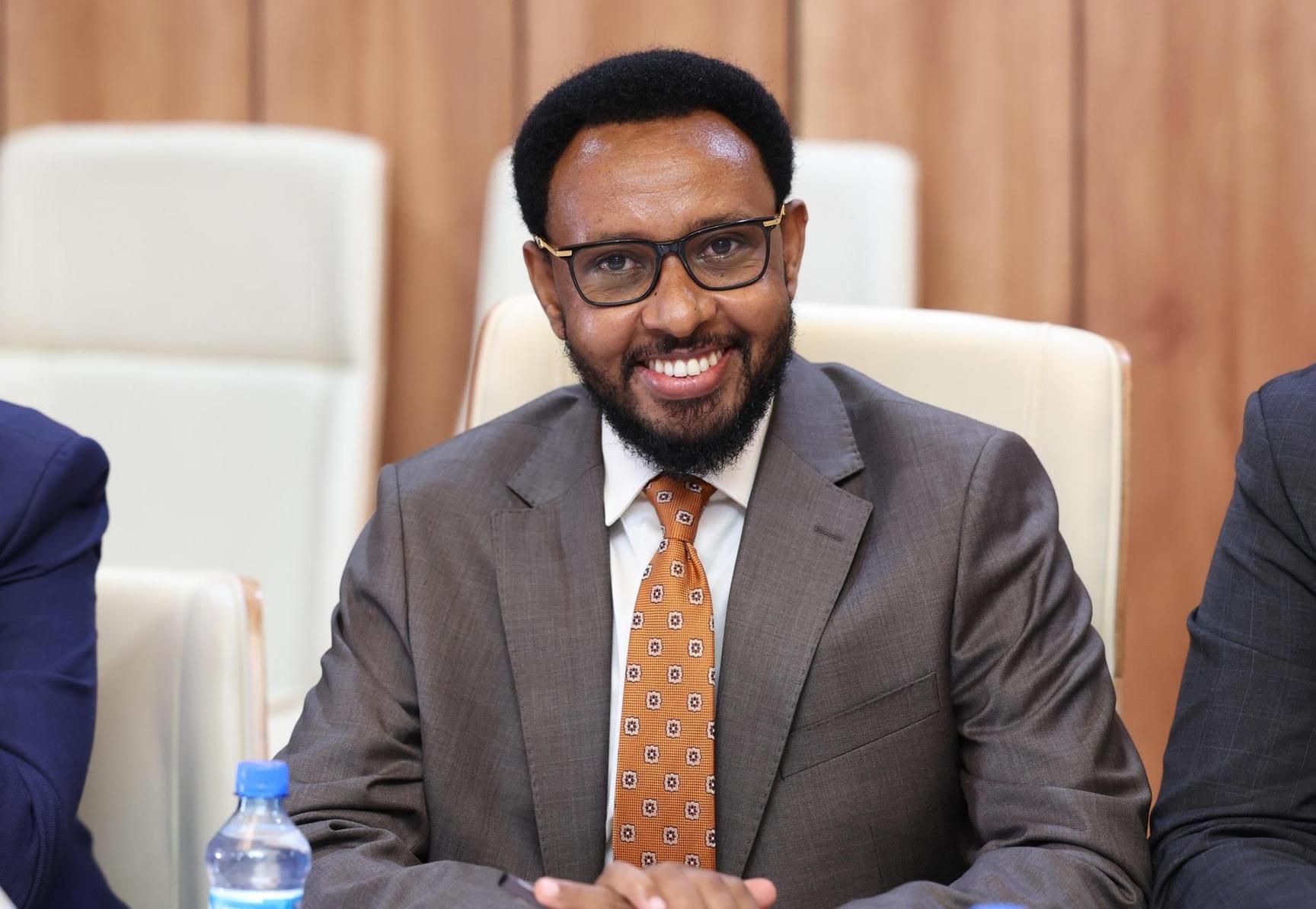 الصومال يسجل زيادة في الإيرادات المحلية ويتوقع نموا اقتصاديا بنسبة 3.7 بالمائة في عام 2024