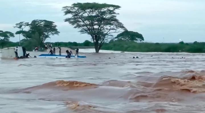إنقاذ 23 شخصا وفقدان آخرين بعد غرق قارب في نهر تانا
