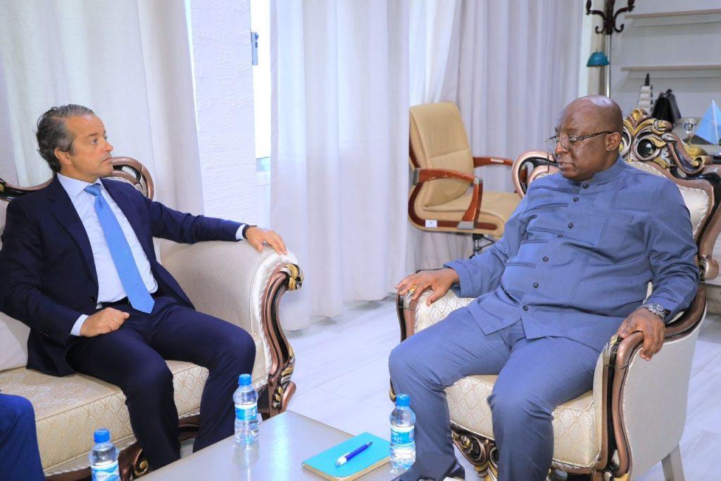 وزير الإعلام يستقبل سفير إيطاليا لدى الصومال