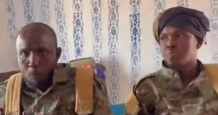 استسلام اثنين من مقاتلي داعش لقوات بونتلاند استسلام اثنين من مقاتلي داعش لقوات بونتلاند