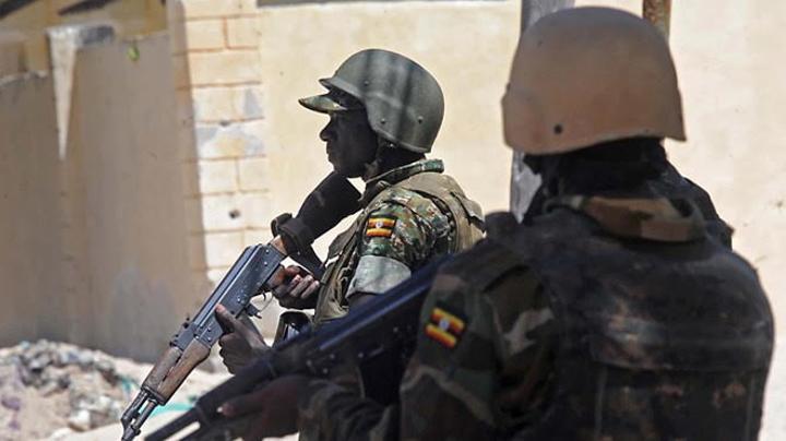 مقتل ضابط أوغندي في انفجار قنبلة على جانب الطريق في الصومال مقتل ضابط أوغندي في انفجار قنبلة على جانب الطريق في الصومال