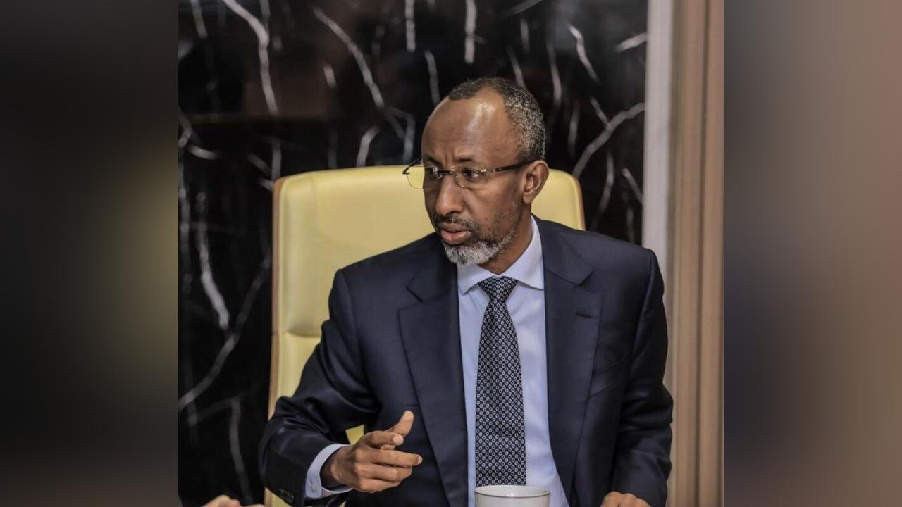 وزير التعليم يجتمع مع قيادات اتحاد مدارس محافظة بنادر وزير التعليم يجتمع مع قيادات اتحاد مدارس محافظة بنادر