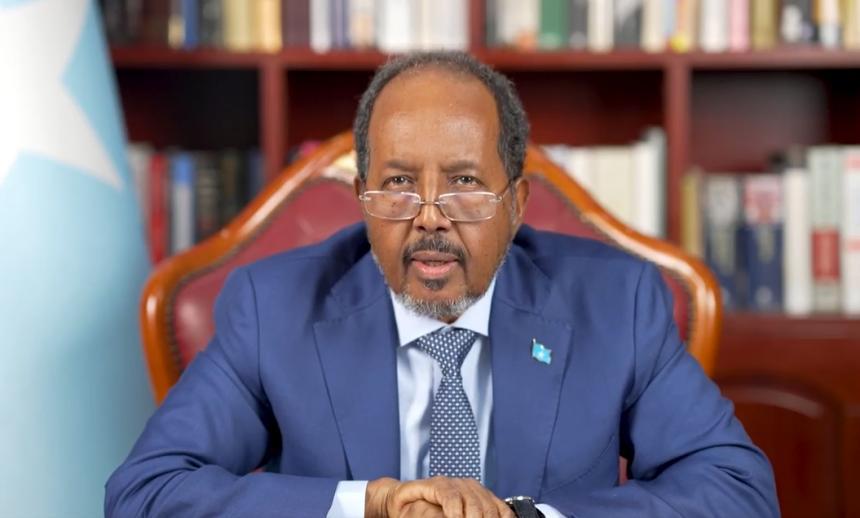 الرئيس يحذر من تقديم الدعم المالي للجماعات المسلحة الرئيس يحذر من تقديم الدعم المالي للجماعات المسلحة