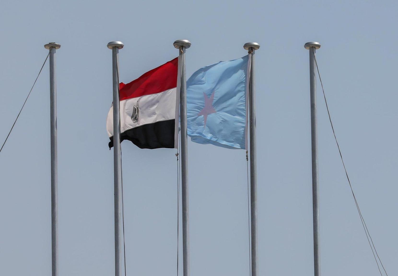 مصر تدين التفجير الارهابي في العاصمة الصومالية مقديشو مصر تدين التفجير الارهابي في العاصمة الصومالية مقديشو