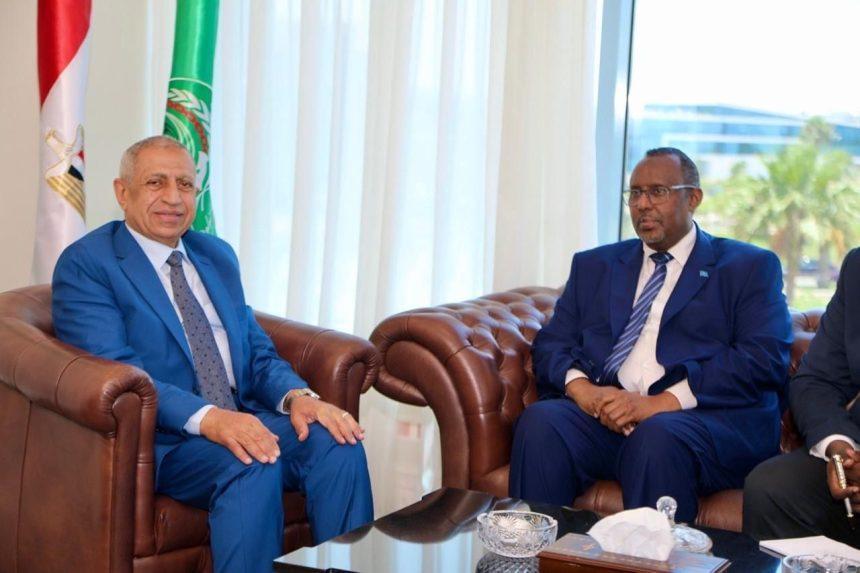 سفير الجمهورية يبحث مع رئيس الأكاديمية العربية للعلوم والتكنولوجيا والنقل البحري سبل دعم الطلاب الصوماليين سفير الجمهورية يبحث مع رئيس الأكاديمية العربية للعلوم والتكنولوجيا والنقل البحري سبل دعم الطلاب الصوماليين