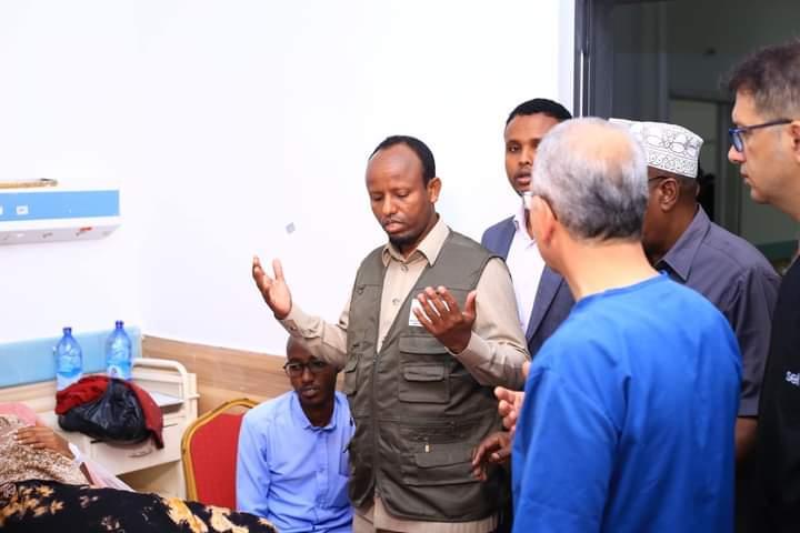 وزير الصحة يزور جرحى الهجوم الإرهابي على شاطئ ليدو وزير الصحة يزور جرحى الهجوم الإرهابي على شاطئ ليدو