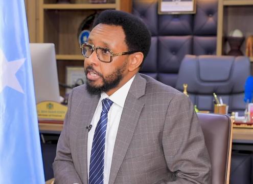 وزير المالية يؤكد أن الأمن هو العمود الفقري للنمو الإقتصادي وزير المالية يؤكد أن الأمن هو العمود الفقري للنمو الإقتصادي