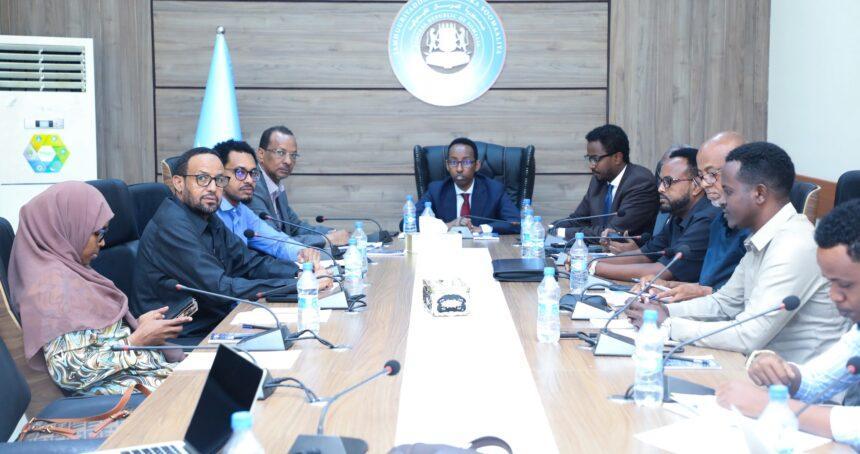 لجنة الدستور البرلمانية تناقش مراجعة الفصول 5 إلى 9 من الدستور لجنة الدستور البرلمانية تناقش مراجعة الفصول 5 إلى 9 من الدستور